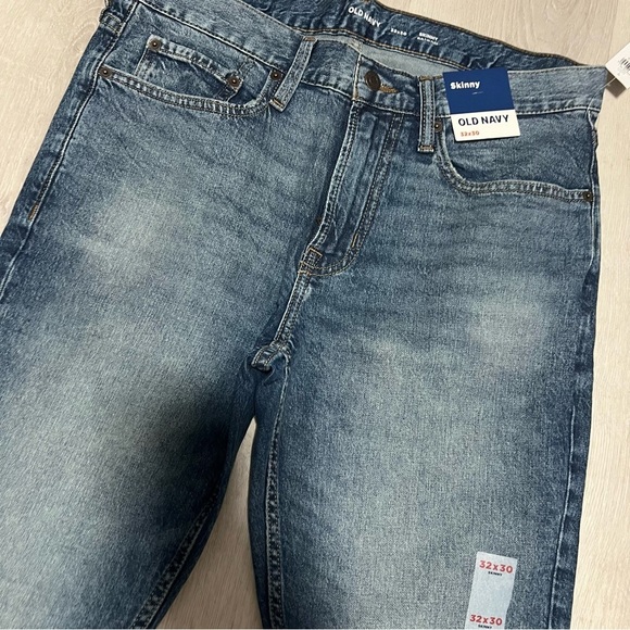 Old Navy Men’s 32x30 Basic Skinny Built In Flex Medium Wash Jeans NWOT Casual - Picture 3 of 10